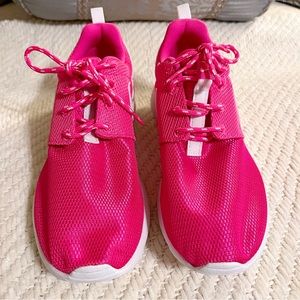NIB Nike Roche One Hot Pink Blast Running Shoes Size 7.5